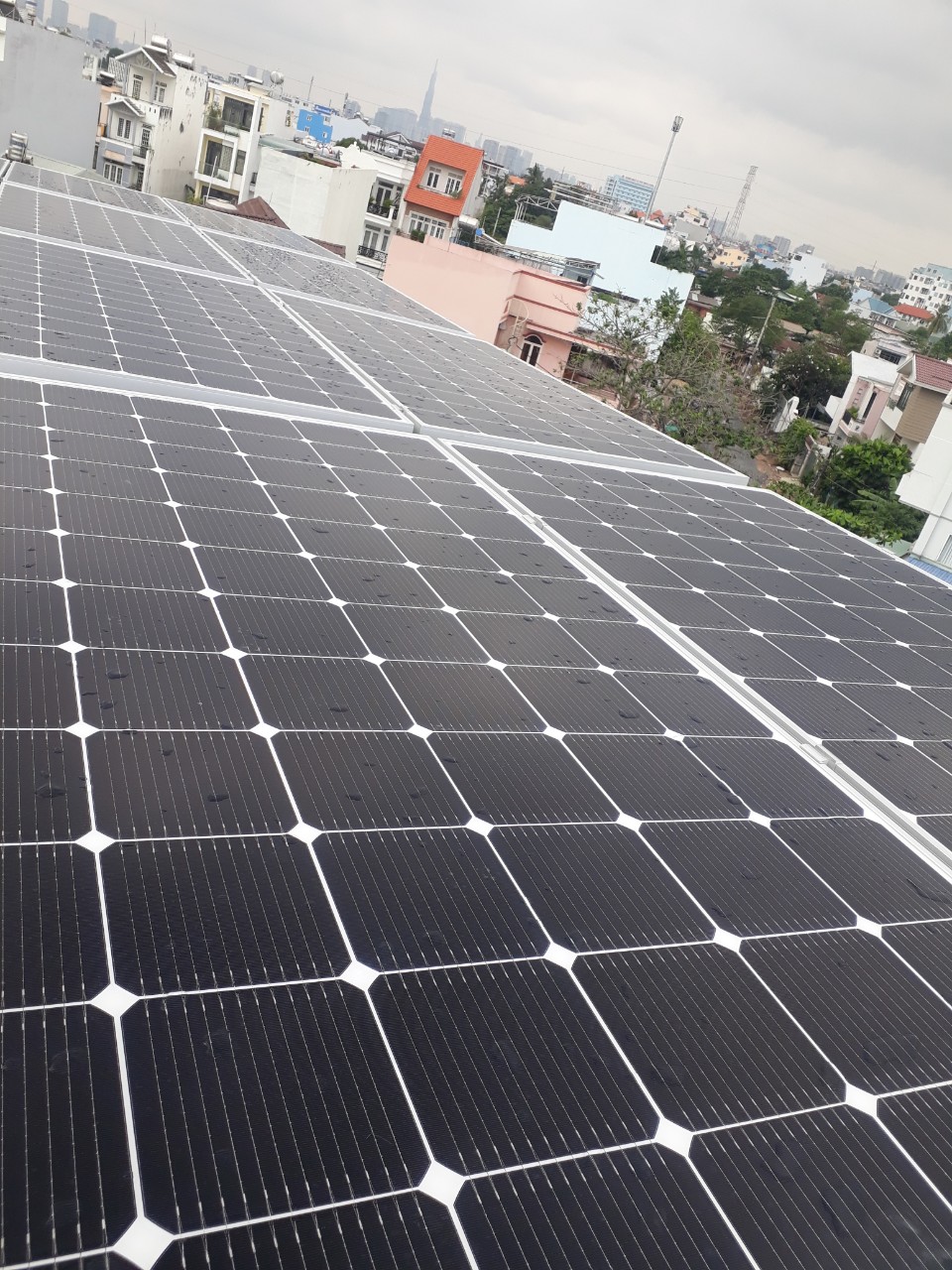 hệ thống pin mặt trời áp mái