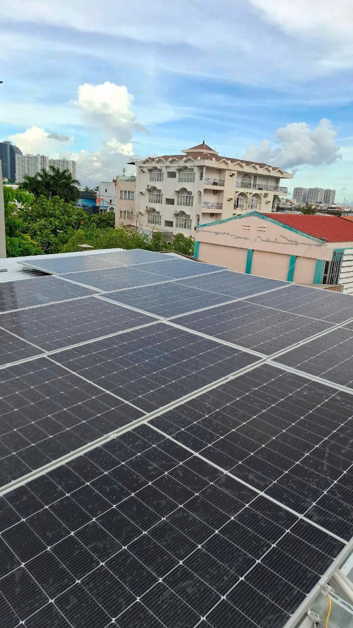 Tấm pin lắp đặt áp mái nhà