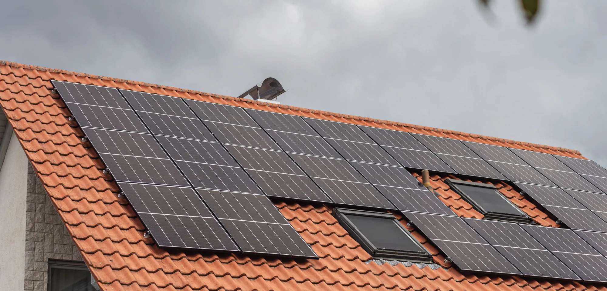 Trời mưa nhiều lắp điện mặt trời có hoạt động không ?